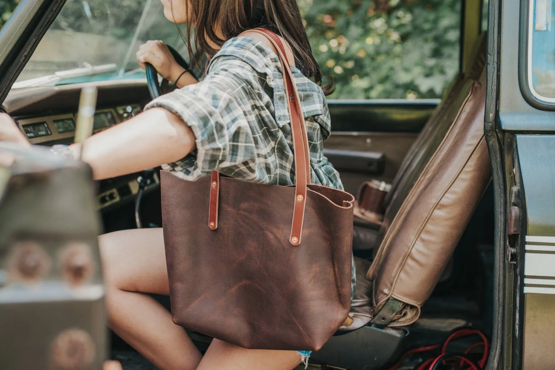 AVERY LEATHER TOTE BAG - MEDIUM - SADDLE