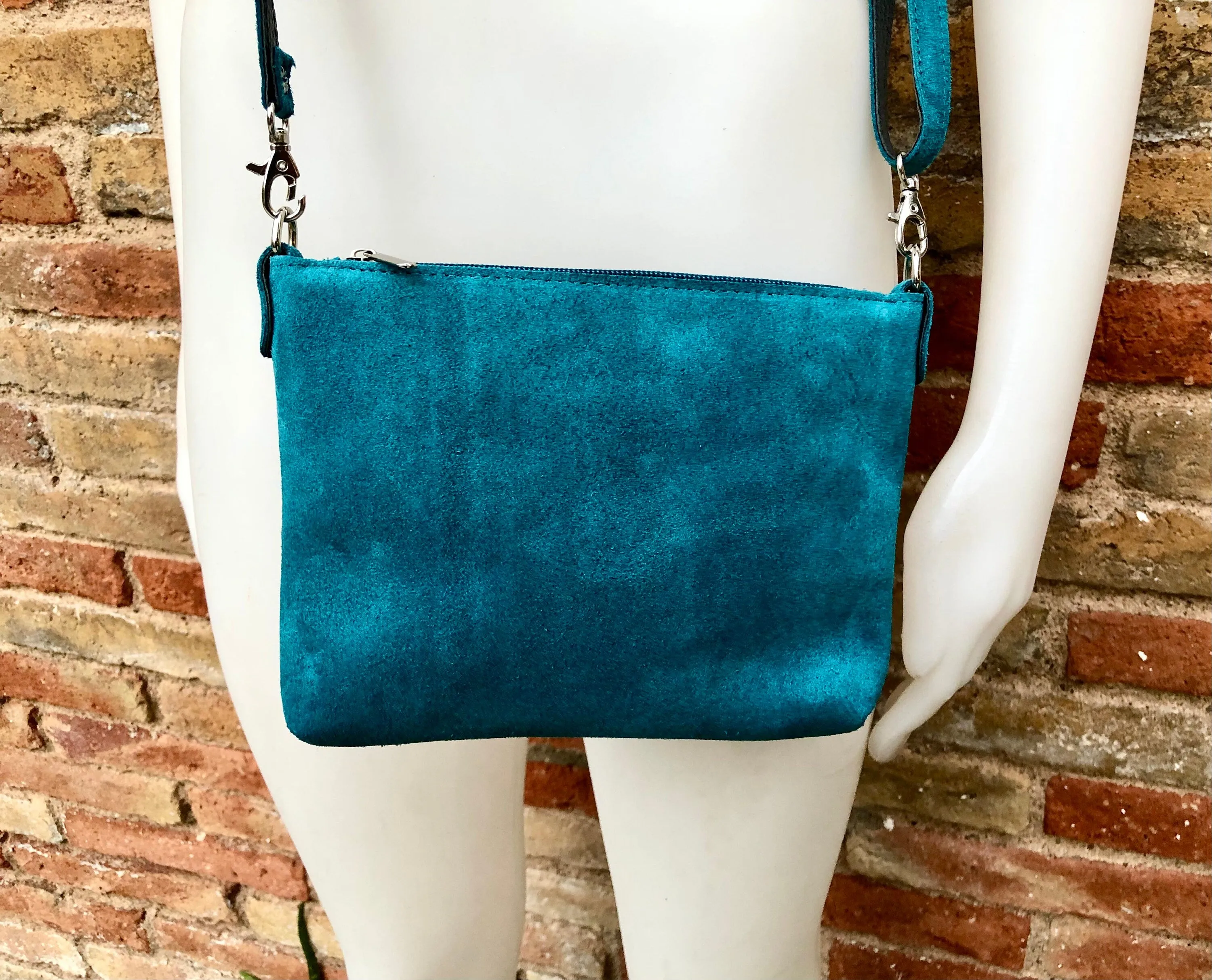 BLUE suede leather bag. Cross body / shoulder bag in GENUINE leather. Small leather bag with adjustable strap   zipper. Blue suede purs