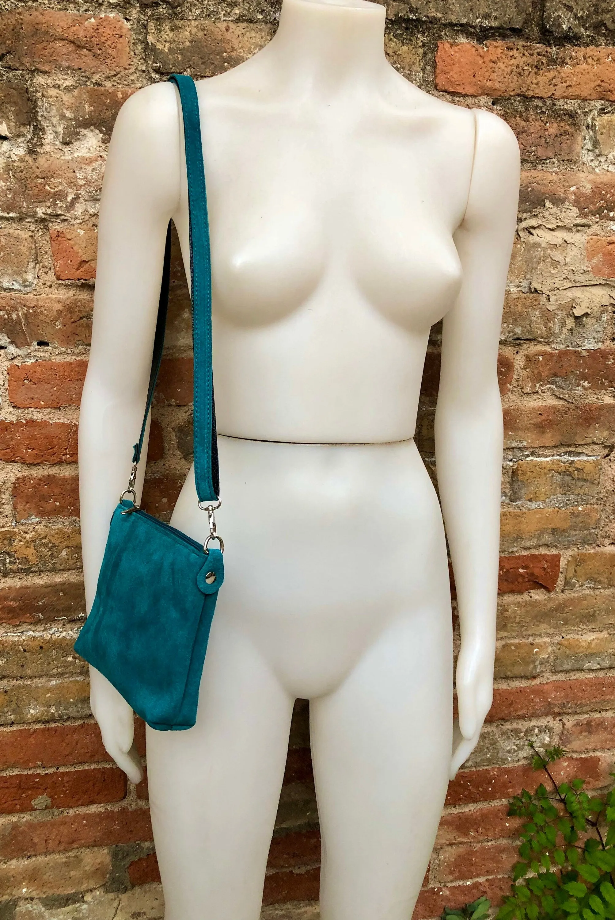 BLUE suede leather bag. Cross body / shoulder bag in GENUINE leather. Small leather bag with adjustable strap   zipper. Blue suede purs