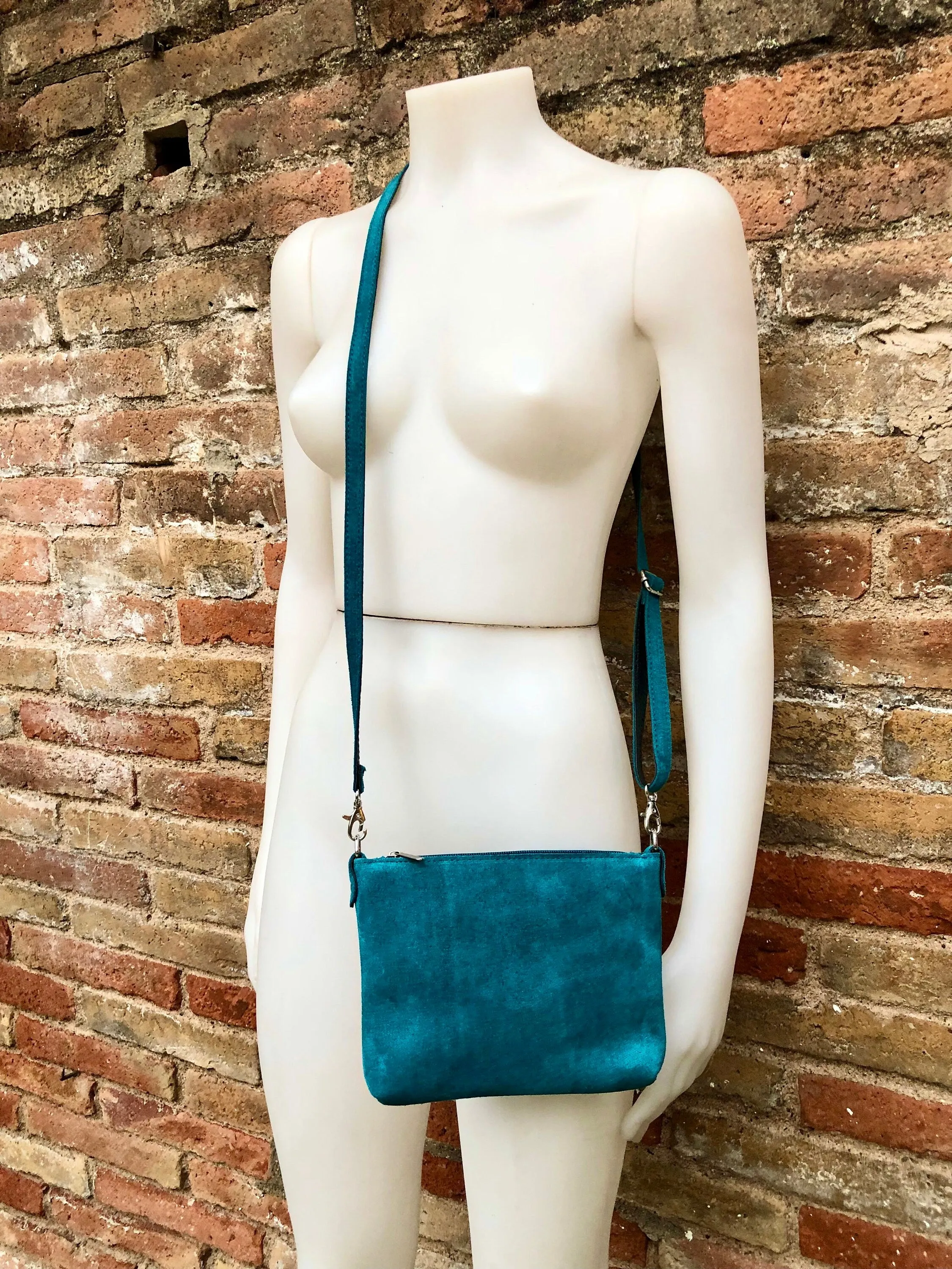 BLUE suede leather bag. Cross body / shoulder bag in GENUINE leather. Small leather bag with adjustable strap   zipper. Blue suede purs