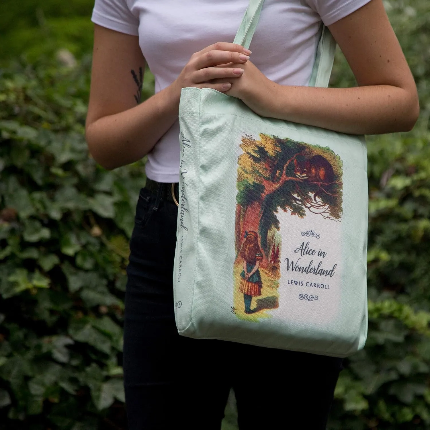 Well Read Book Themed Tote Bag for Book Lovers - Ideal Literary Gifts for Readers & Bookworms - Versatile Shoulder Bag